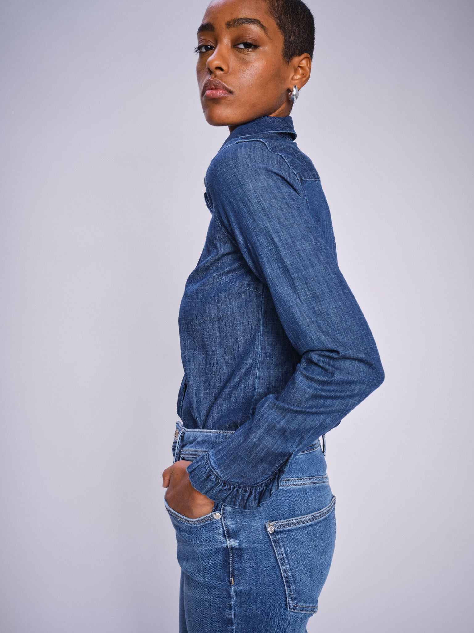 Modelshot / Dark Blue / Detail